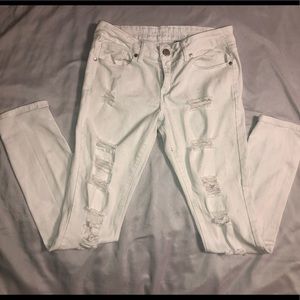 WHITE RIPPED SKINNY JEANS ✨
